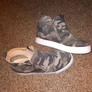 Soda Shoes Platform Camo Sneakers